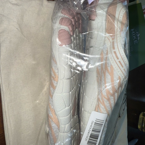 New HIKE Footwear size 6 - Picture 3 of 4